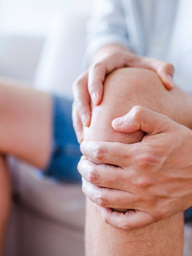 Obrzęk szpiku kostnego w kolanie — Przyczyny i objawy